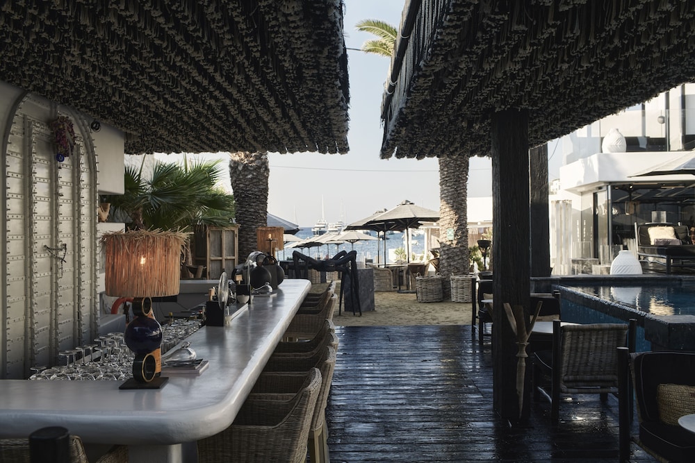 O by Myconian, Mykonos, a Member of Design Hotels — Restaurant & bars in Ornos, South Aegean