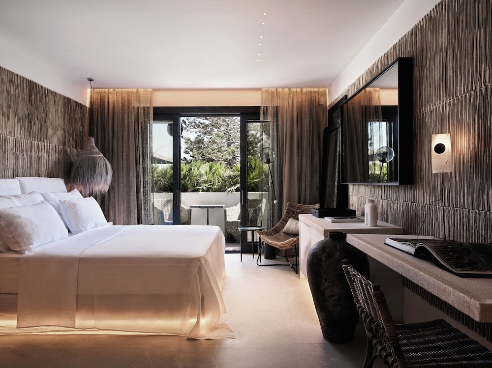 O by Myconian, Mykonos, a Member of Design Hotels — Hotel rooms in Ornos, South Aegean
