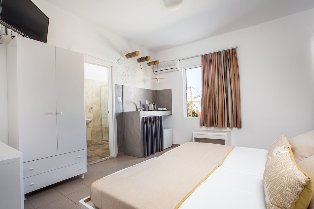 Tinas Plus Hotel — Hotel rooms in Faliraki, South Aegean