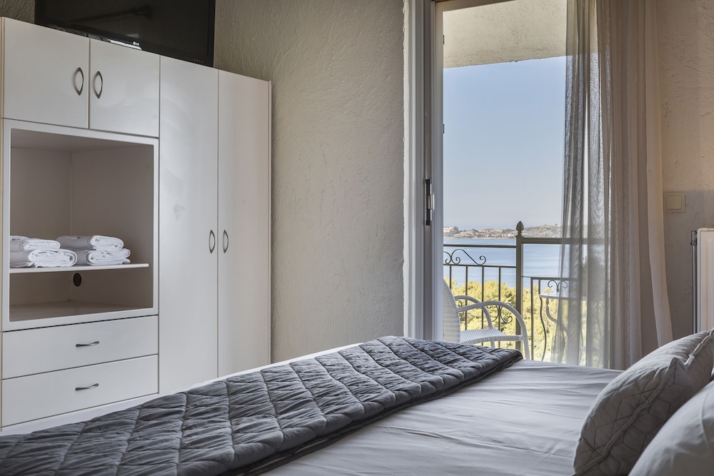 Panorama Fanari Studios & Apartments — Hotel rooms in Lassi, Ionian Islands