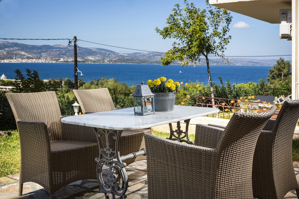 Panorama Fanari Studios & Apartments — Restaurant & bars in Lassi, Ionian Islands