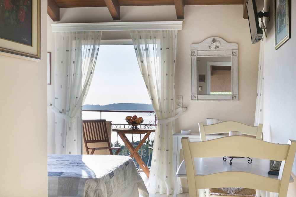 Panorama Fanari Studios & Apartments — Hotel rooms in Lassi, Ionian Islands