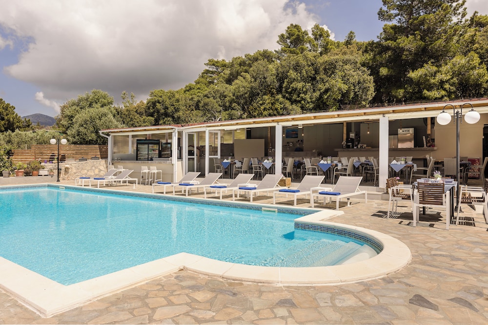 Panorama Fanari Studios & Apartments — Swimming pool in Lassi, Ionian Islands