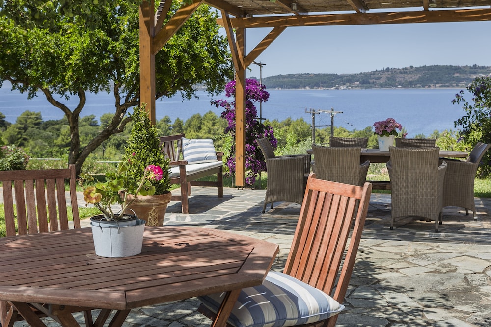 Panorama Fanari Studios & Apartments — Restaurant & bars in Lassi, Ionian Islands