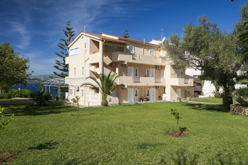 Panorama Fanari Studios & Apartments — Hotel building in Lassi, Ionian Islands