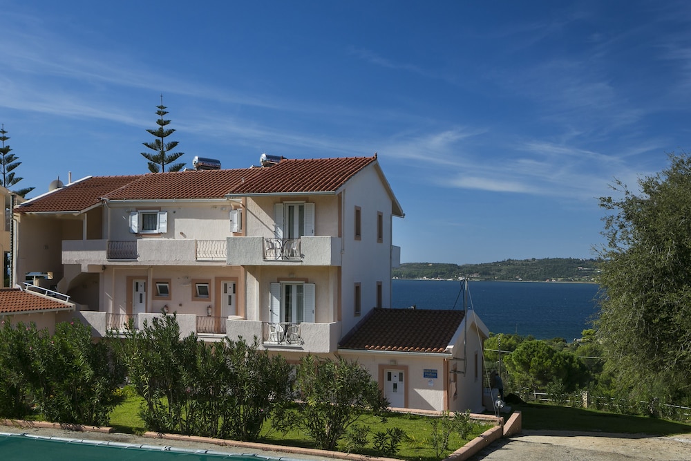 Panorama Fanari Studios & Apartments — Hotel building in Lassi, Ionian Islands