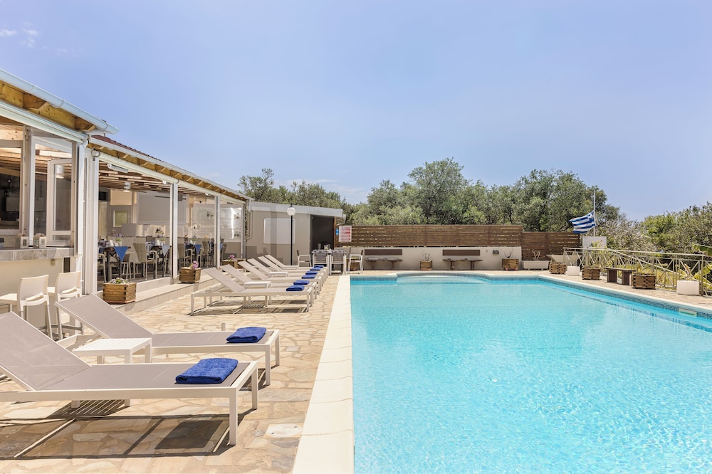 Panorama Fanari Studios & Apartments — Swimming pool in Lassi, Ionian Islands