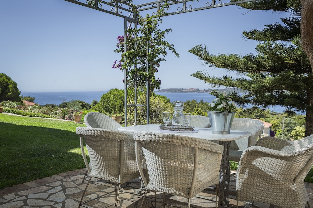 Panorama Fanari Studios & Apartments — Restaurant & bars in Lassi, Ionian Islands