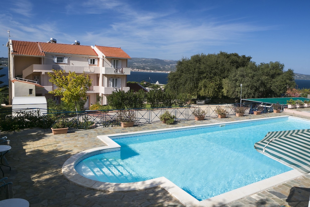 Panorama Fanari Studios & Apartments — Swimming pool in Lassi, Ionian Islands