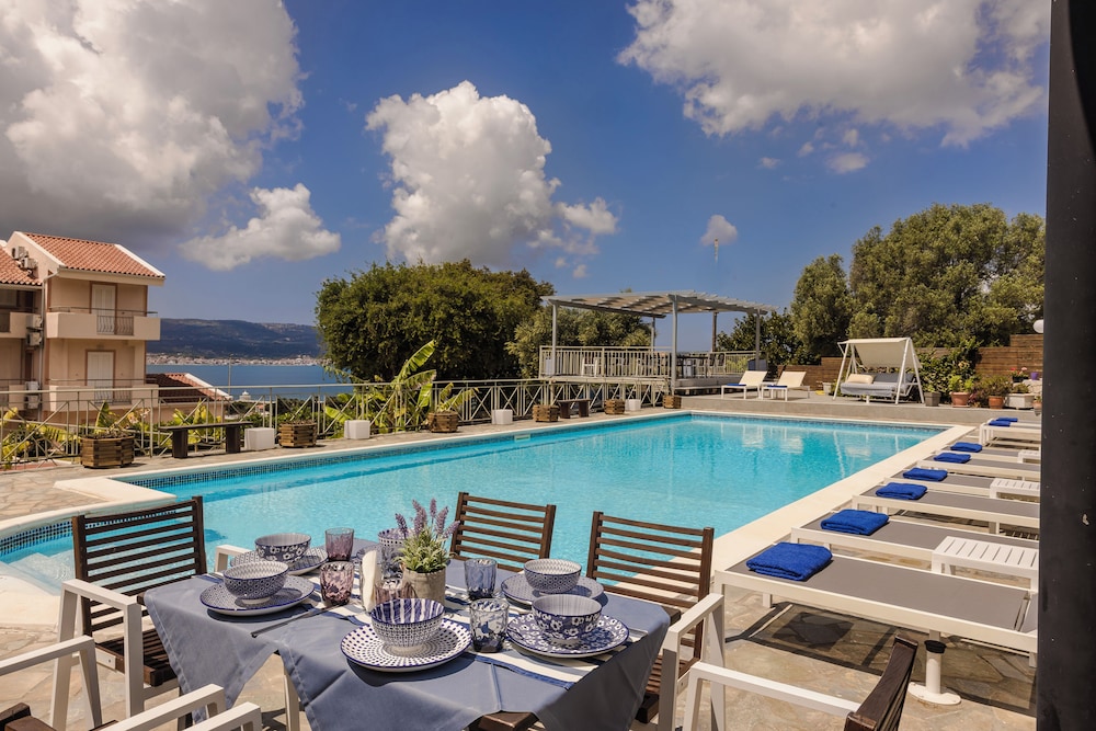 Panorama Fanari Studios & Apartments — Swimming pool in Lassi, Ionian Islands