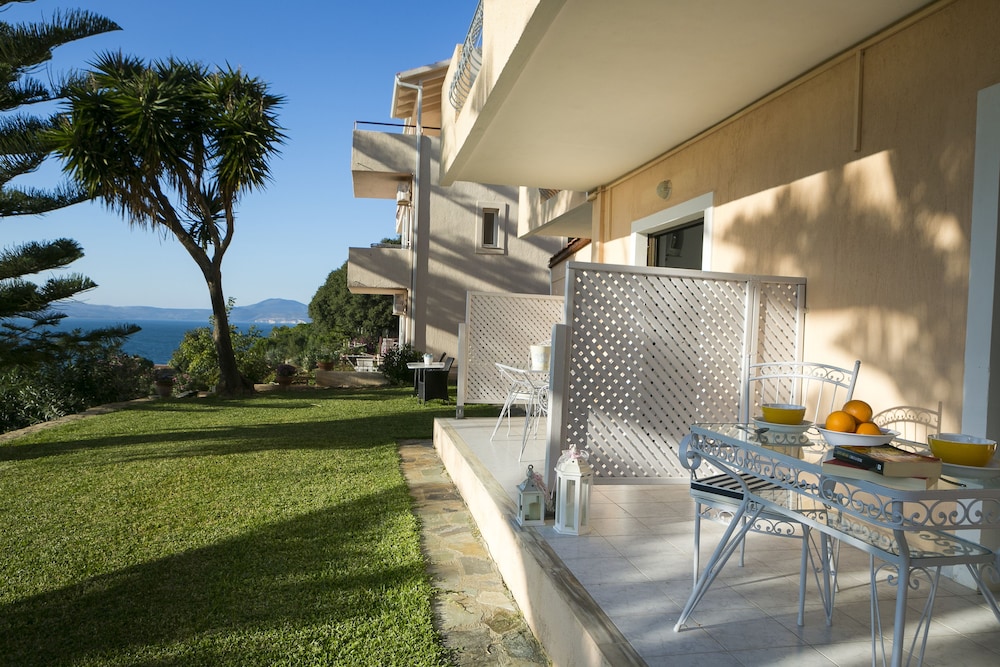 Panorama Fanari Studios & Apartments — Hotel building in Lassi, Ionian Islands