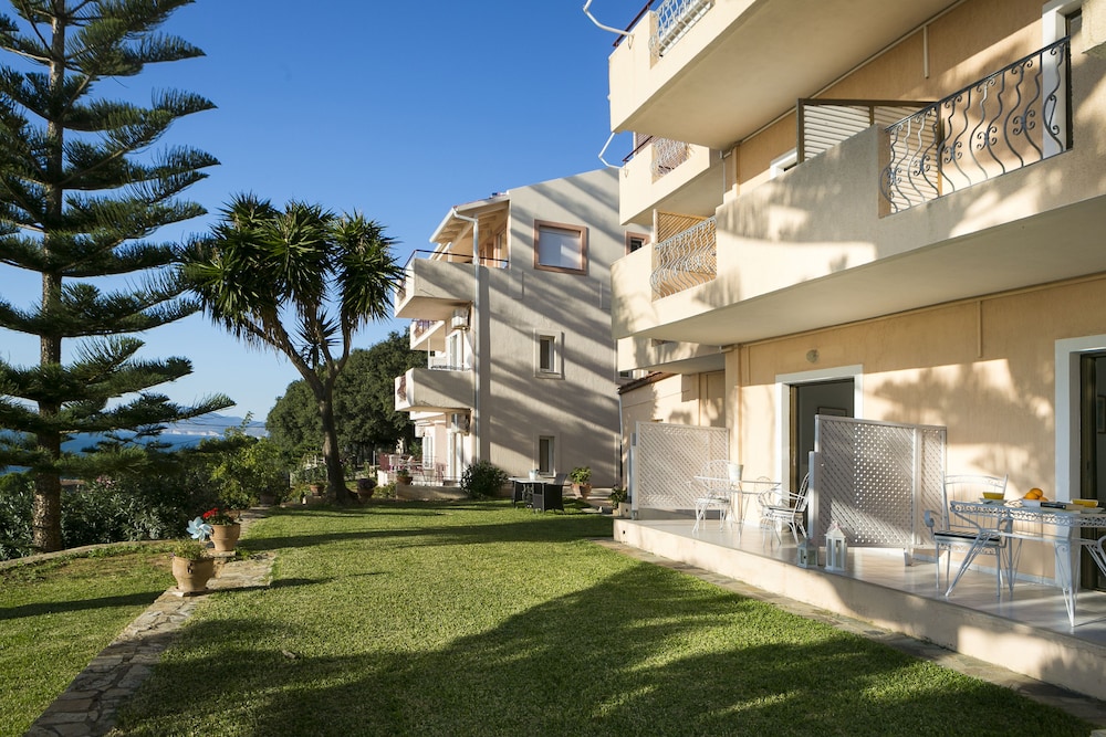 Panorama Fanari Studios & Apartments — Hotel building in Lassi, Ionian Islands