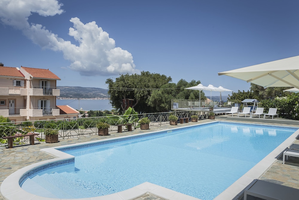 Panorama Fanari Studios & Apartments — Swimming pool in Lassi, Ionian Islands