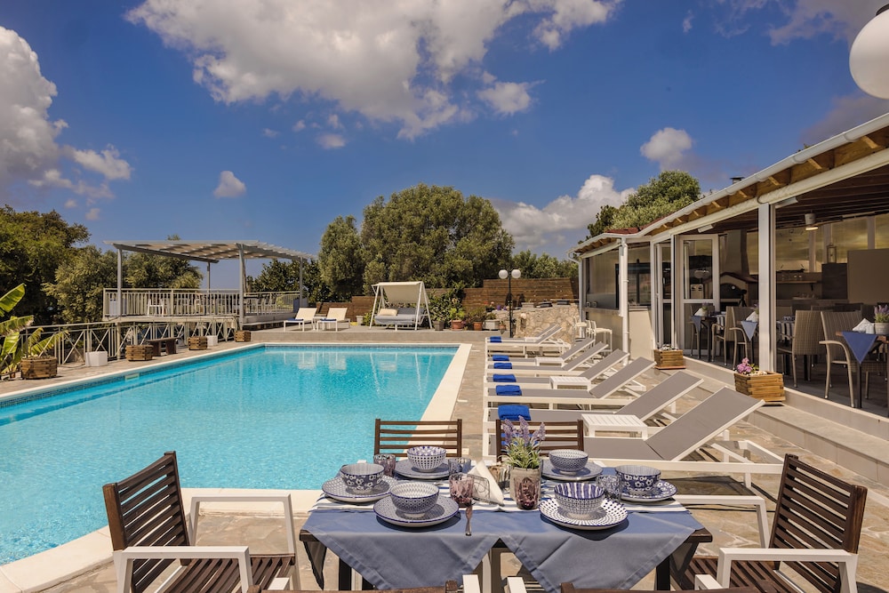 Panorama Fanari Studios & Apartments — Swimming pool in Lassi, Ionian Islands
