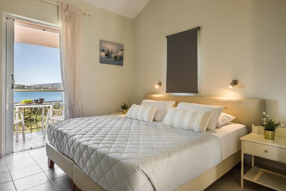 Panorama Fanari Studios & Apartments — Hotel rooms in Lassi, Ionian Islands