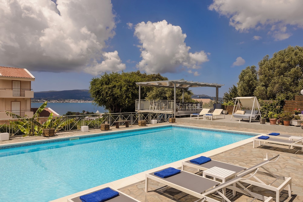 Panorama Fanari Studios & Apartments — Swimming pool in Lassi, Ionian Islands