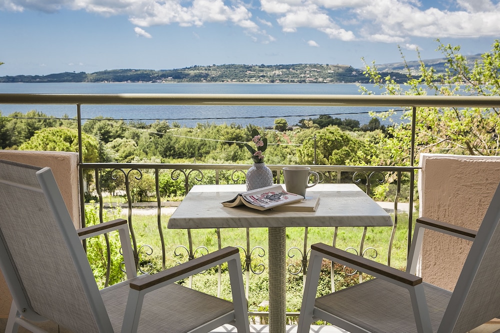 Panorama Fanari Studios & Apartments — Hotel rooms in Lassi, Ionian Islands