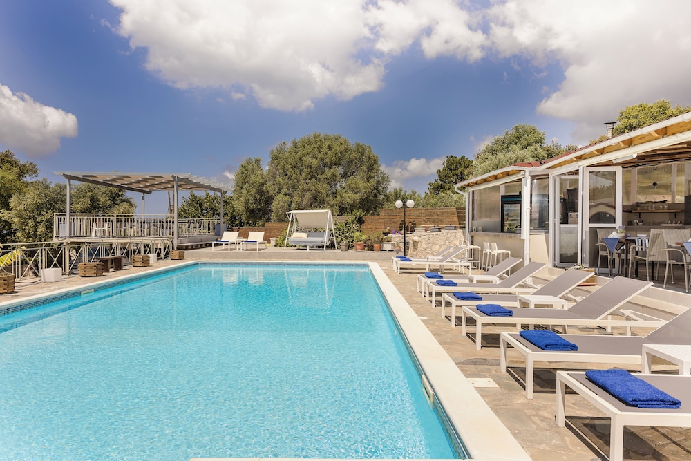 Panorama Fanari Studios & Apartments — Swimming pool in Lassi, Ionian Islands