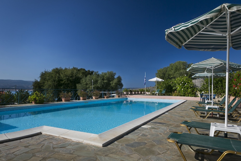 Panorama Fanari Studios & Apartments — Swimming pool in Lassi, Ionian Islands