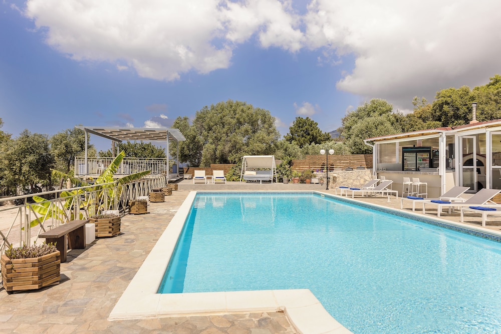 Panorama Fanari Studios & Apartments — Swimming pool in Lassi, Ionian Islands