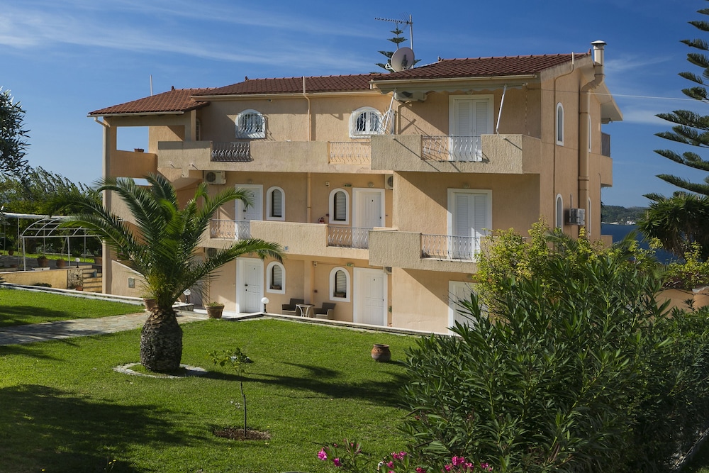 Panorama Fanari Studios & Apartments — Hotel building in Lassi, Ionian Islands