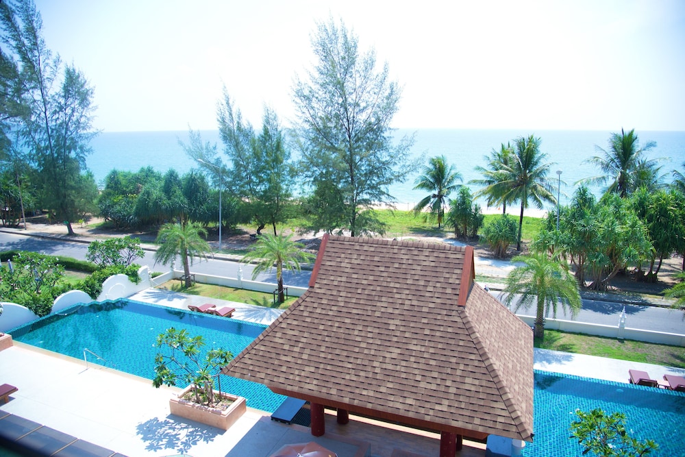 Maikhao Palm Beach Resort — Swimming pool in Mai Khao, Phuket Province