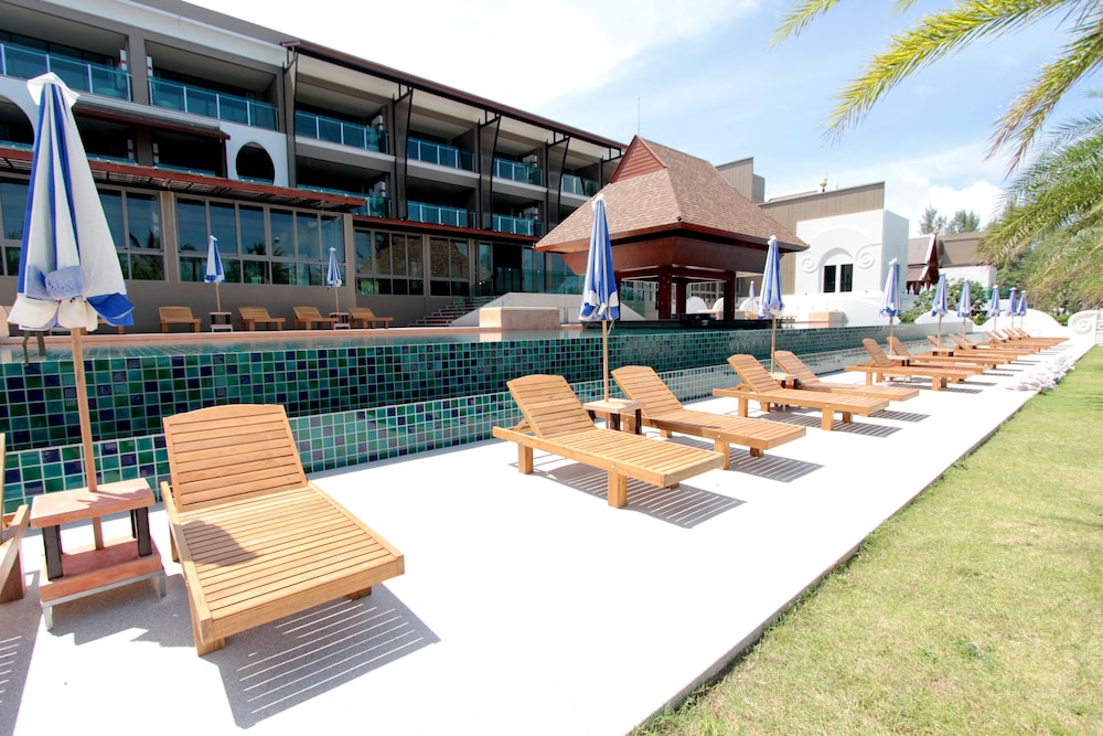 Maikhao Palm Beach Resort — Swimming pool in Mai Khao, Phuket Province