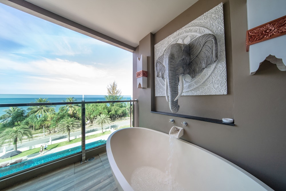 Maikhao Palm Beach Resort — Hotel rooms in Mai Khao, Phuket Province