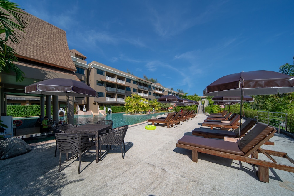 Maikhao Palm Beach Resort — Swimming pool in Mai Khao, Phuket Province