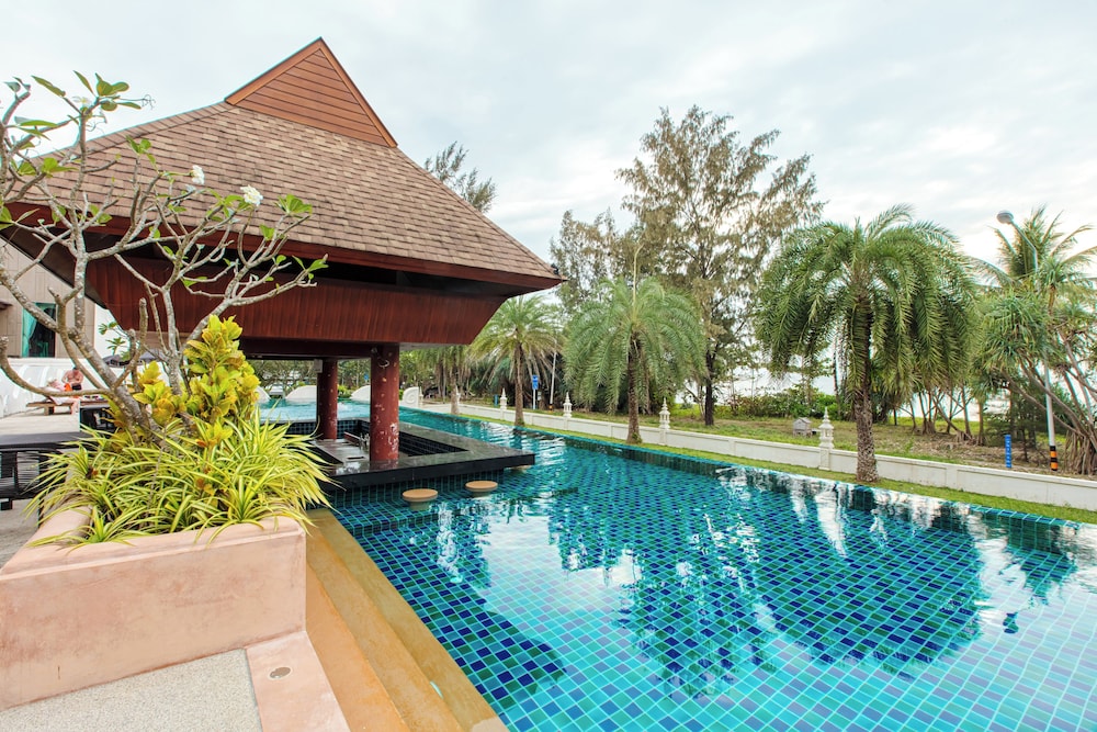 Maikhao Palm Beach Resort — Swimming pool in Mai Khao, Phuket Province