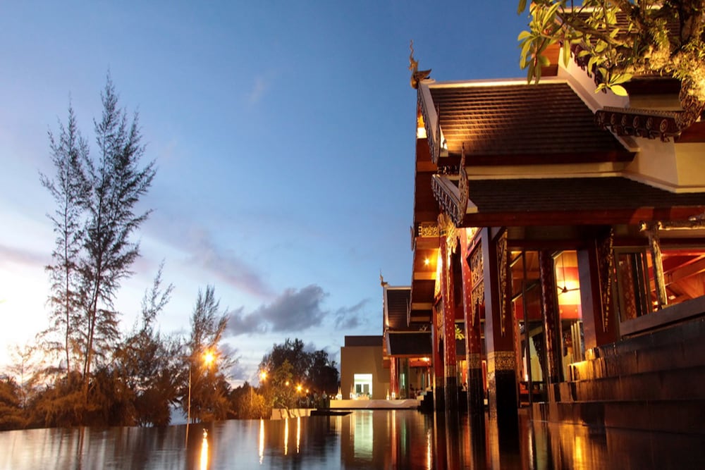 Maikhao Palm Beach Resort — Hotel building in Mai Khao, Phuket Province