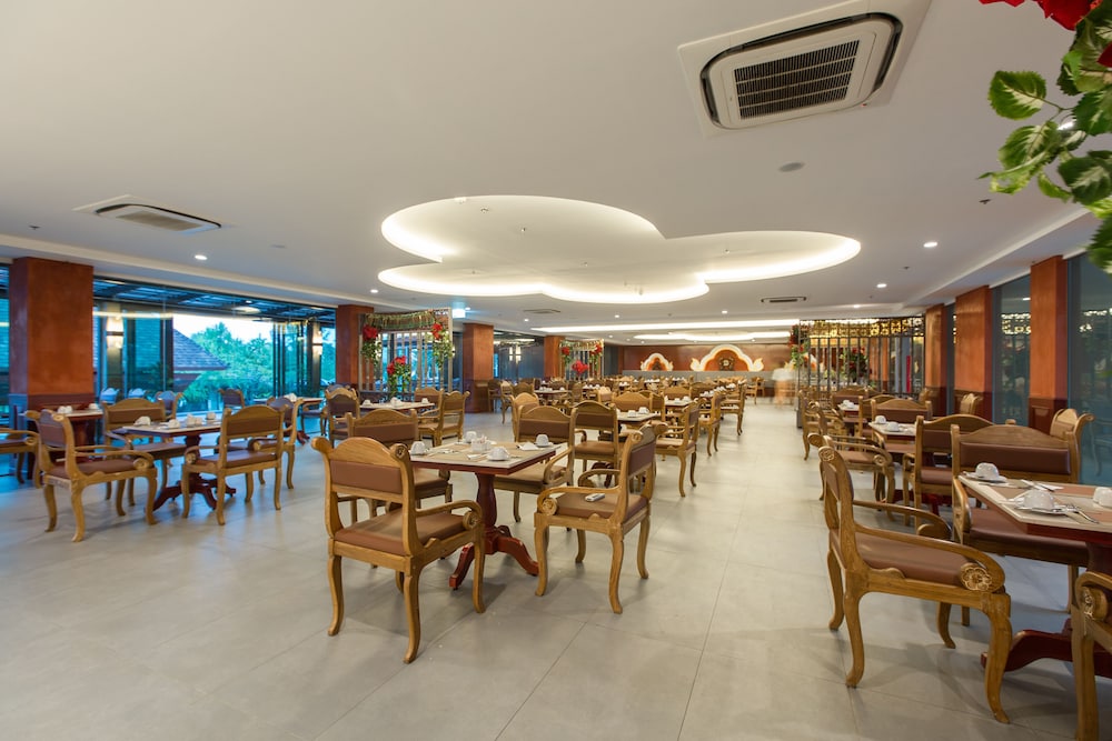 Maikhao Palm Beach Resort — Restaurant & bars in Mai Khao, Phuket Province