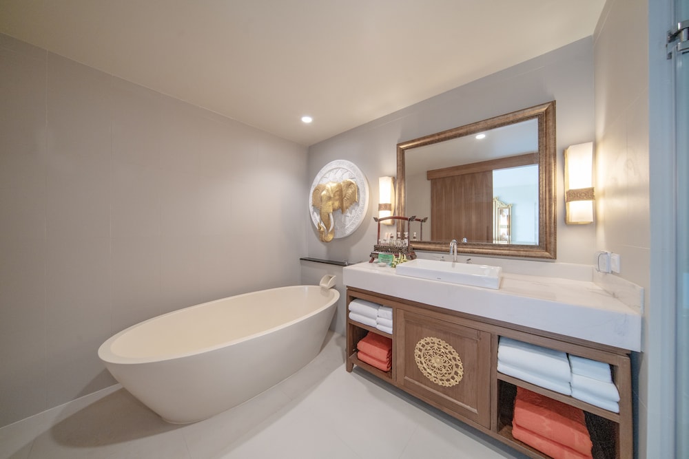 Maikhao Palm Beach Resort — Hotel rooms in Mai Khao, Phuket Province