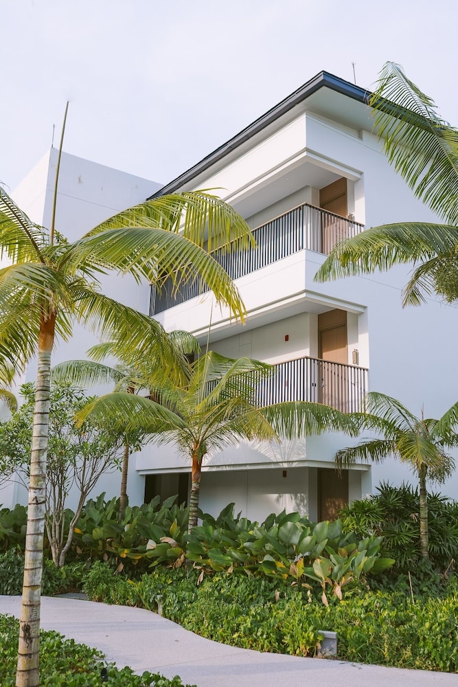 Pullman Khao Lak Resort — Hotel building in Khuekkhak, Phang Nga