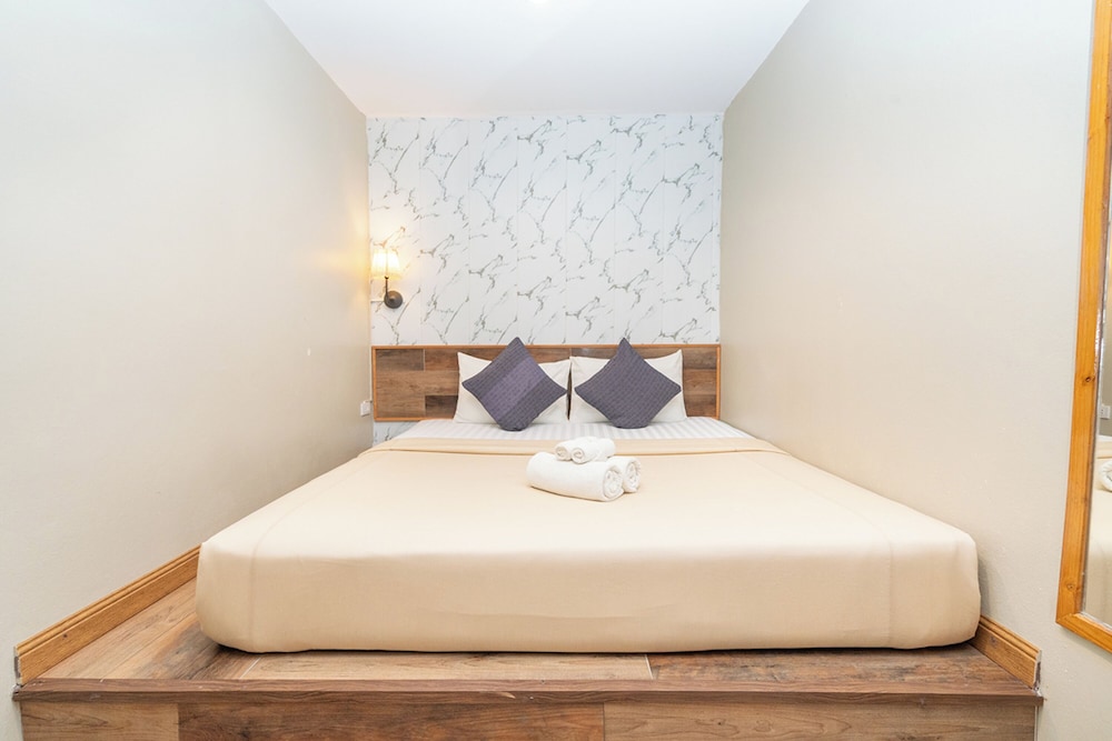 The Palm Hotel — Hotel rooms in Bangkok, Bangkok