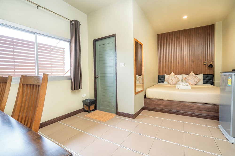 The Palm Hotel — Hotel rooms in Bangkok, Bangkok