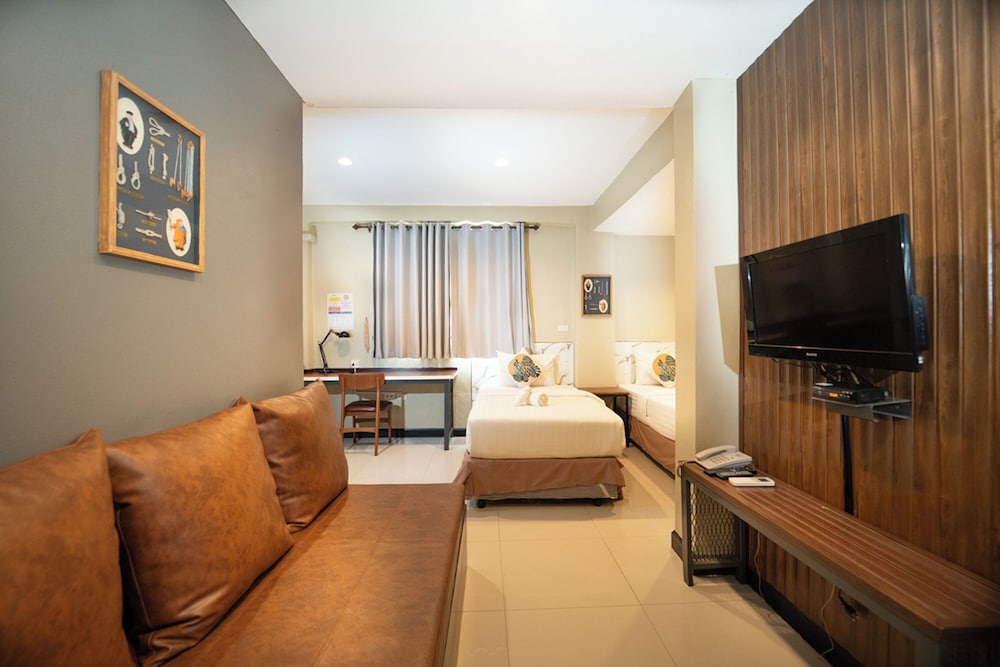 The Palm Hotel — Hotel rooms in Bangkok, Bangkok