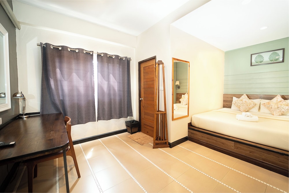The Palm Hotel — Hotel rooms in Bangkok, Bangkok