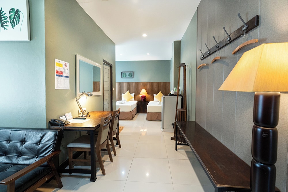 The Palm Hotel — Hotel rooms in Bangkok, Bangkok
