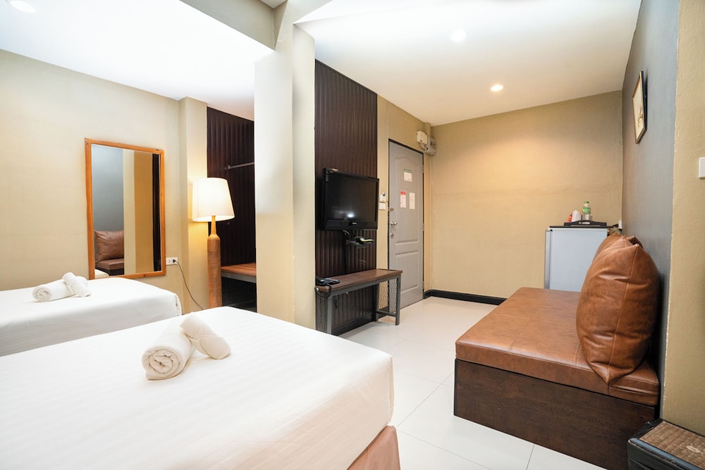 The Palm Hotel — Hotel rooms in Bangkok, Bangkok