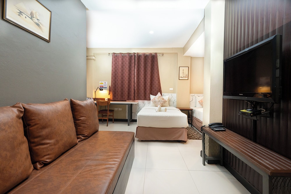 The Palm Hotel — Hotel rooms in Bangkok, Bangkok