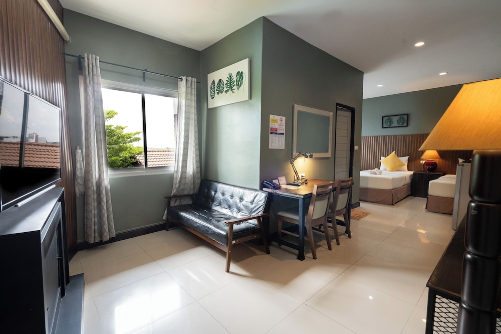 The Palm Hotel — Hotel rooms in Bangkok, Bangkok