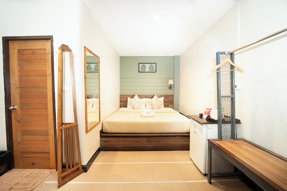 The Palm Hotel — Hotel rooms in Bangkok, Bangkok