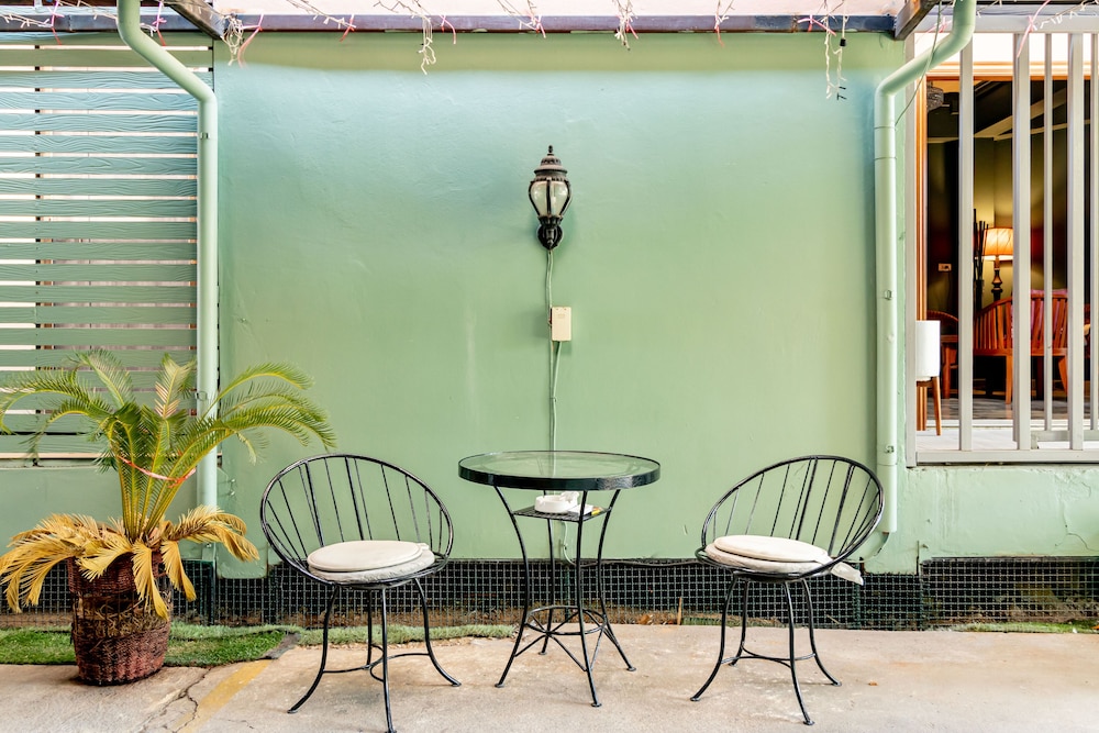 The Palm Hotel — Restaurant & bars in Bangkok, Bangkok