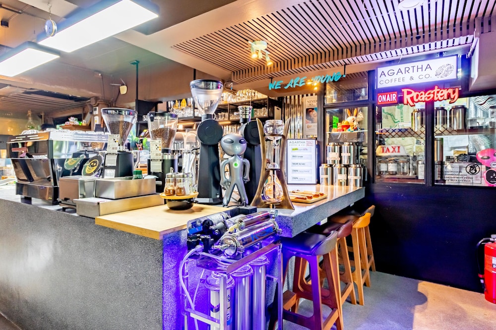 The Palm Hotel — Restaurant & bars in Bangkok, Bangkok