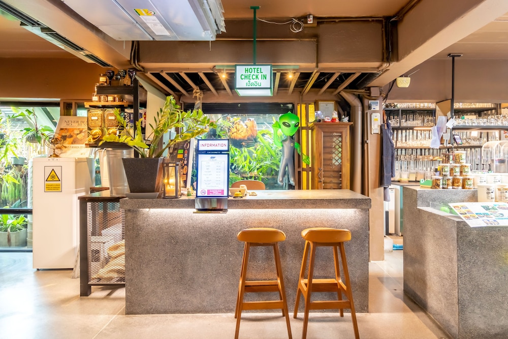 The Palm Hotel — Restaurant & bars in Bangkok, Bangkok
