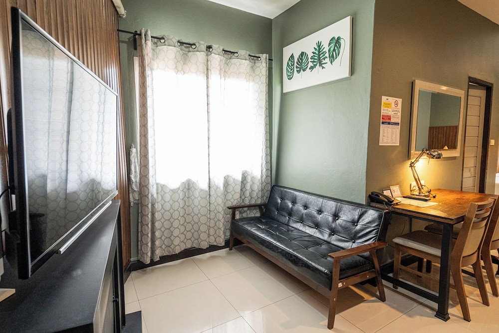 The Palm Hotel — Hotel rooms in Bangkok, Bangkok