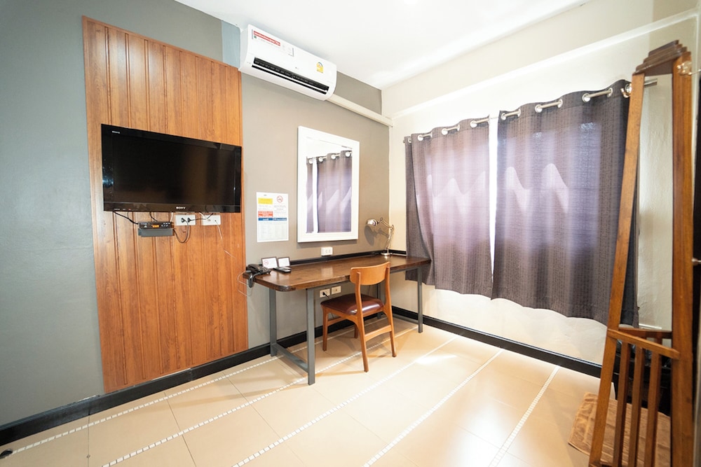 The Palm Hotel — Hotel rooms in Bangkok, Bangkok