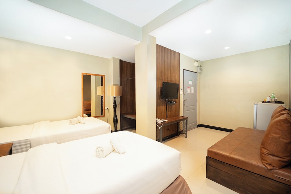 The Palm Hotel — Hotel rooms in Bangkok, Bangkok