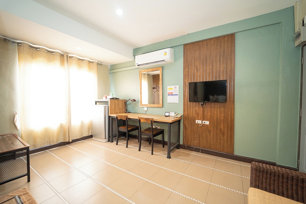 The Palm Hotel — Hotel rooms in Bangkok, Bangkok